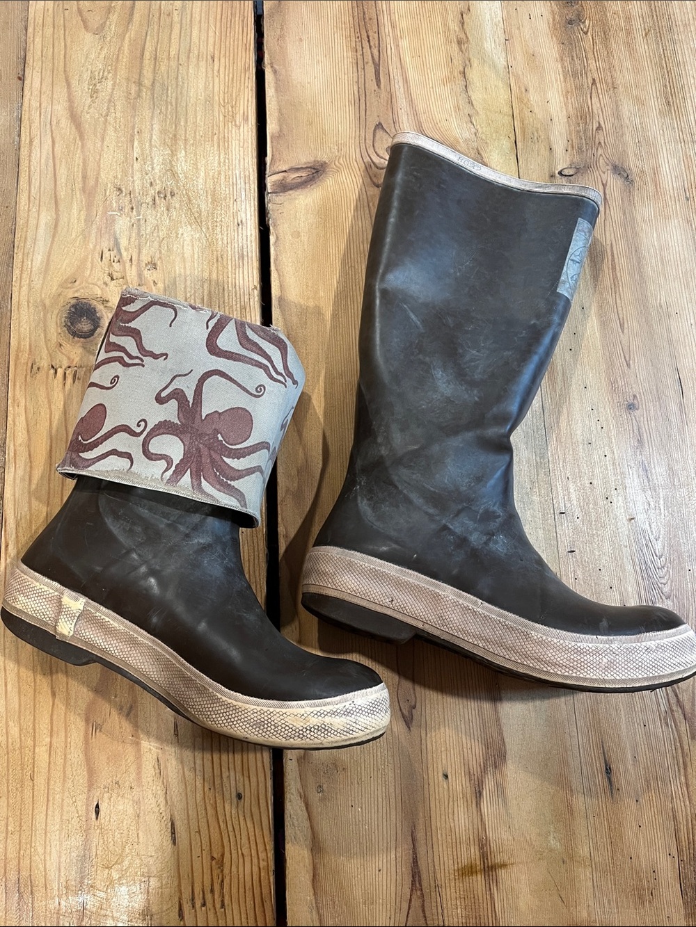 XTRATUF 8 Brown Rain Boots Tall Fold Over Cuff Octopus Salmon Sisters Legacy